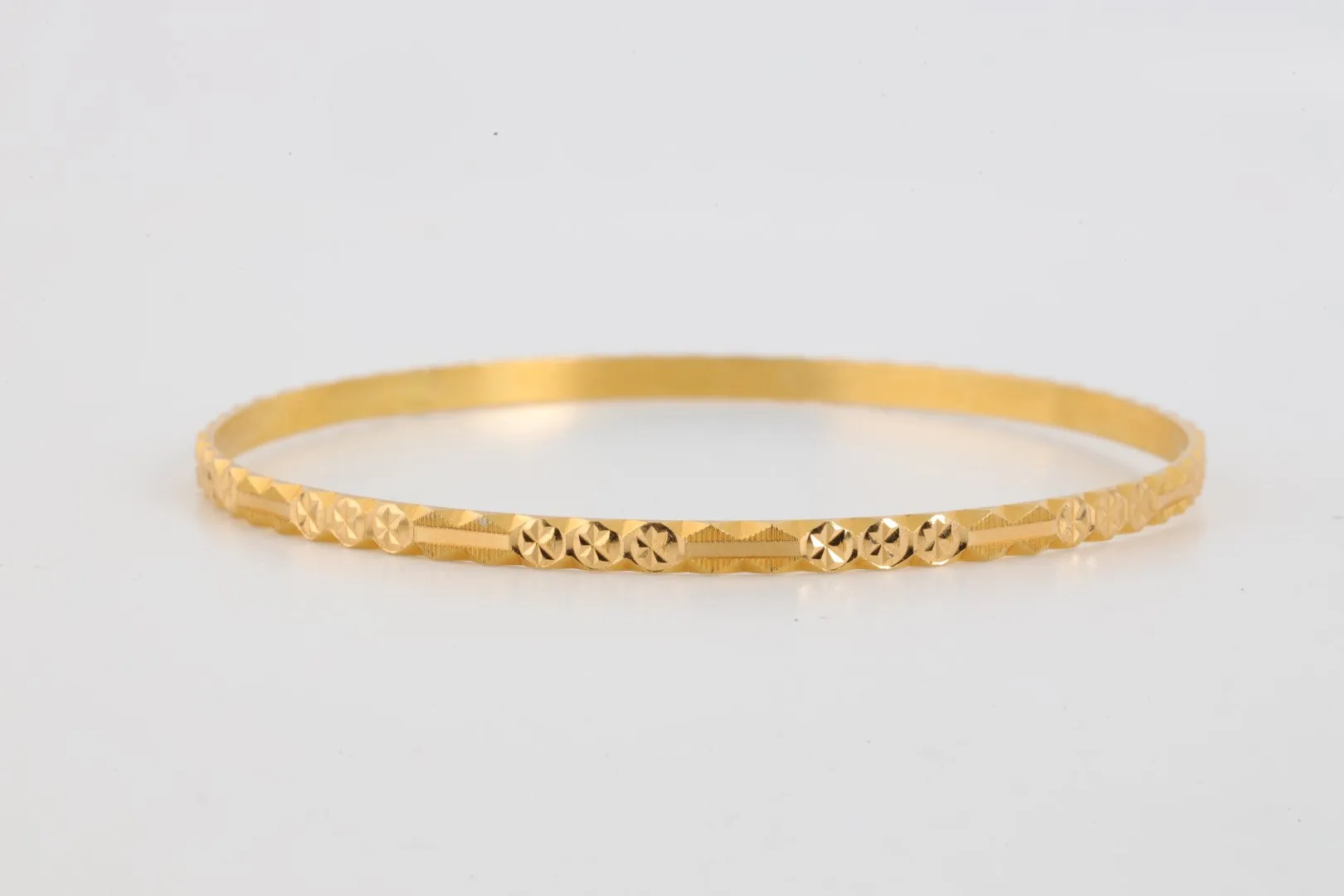 7.5" 21k Yellow Gold Bangle Bracelet (9.59g.)