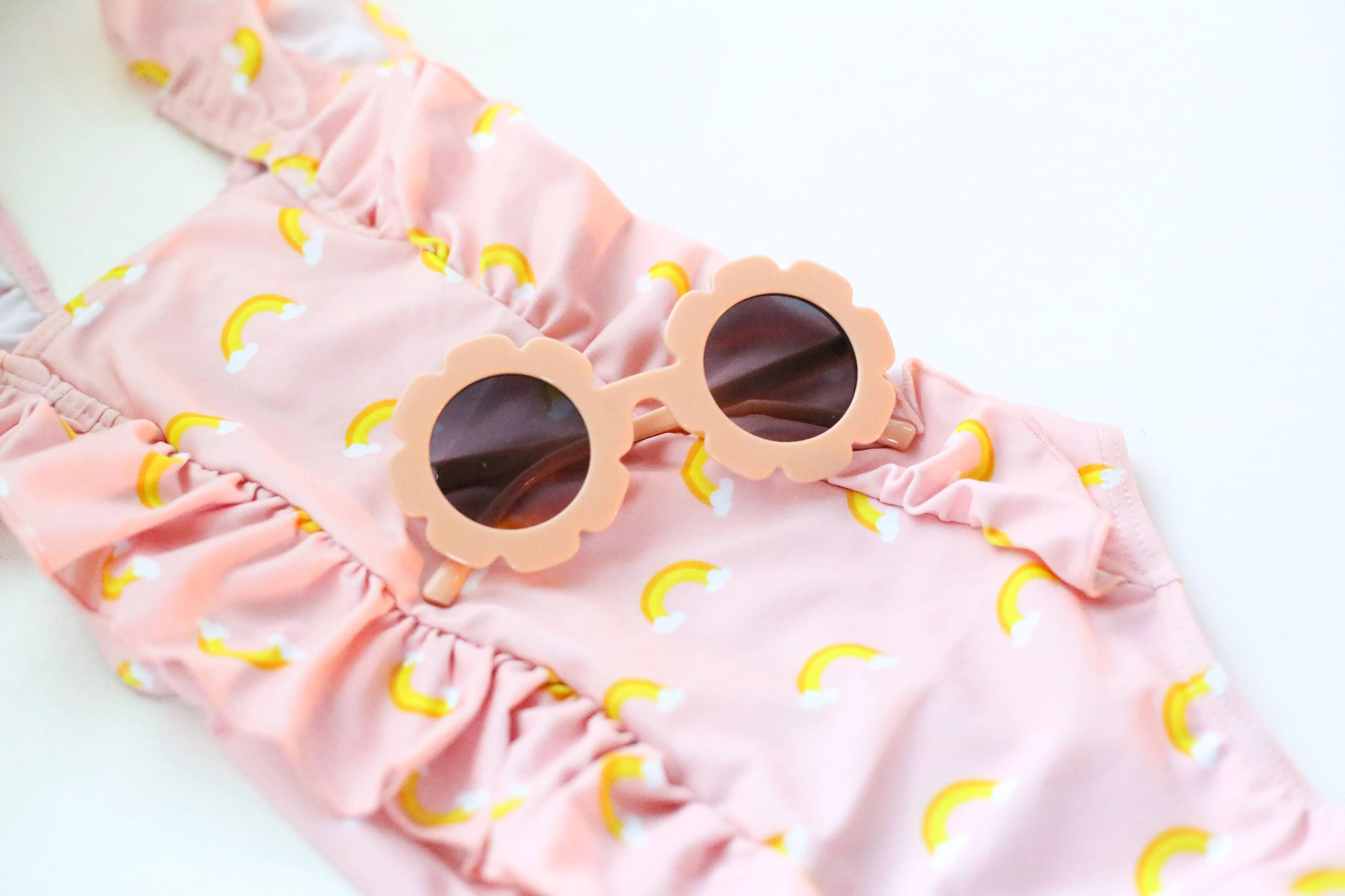 Blueberry Bay Flower Sunglasses, Blush