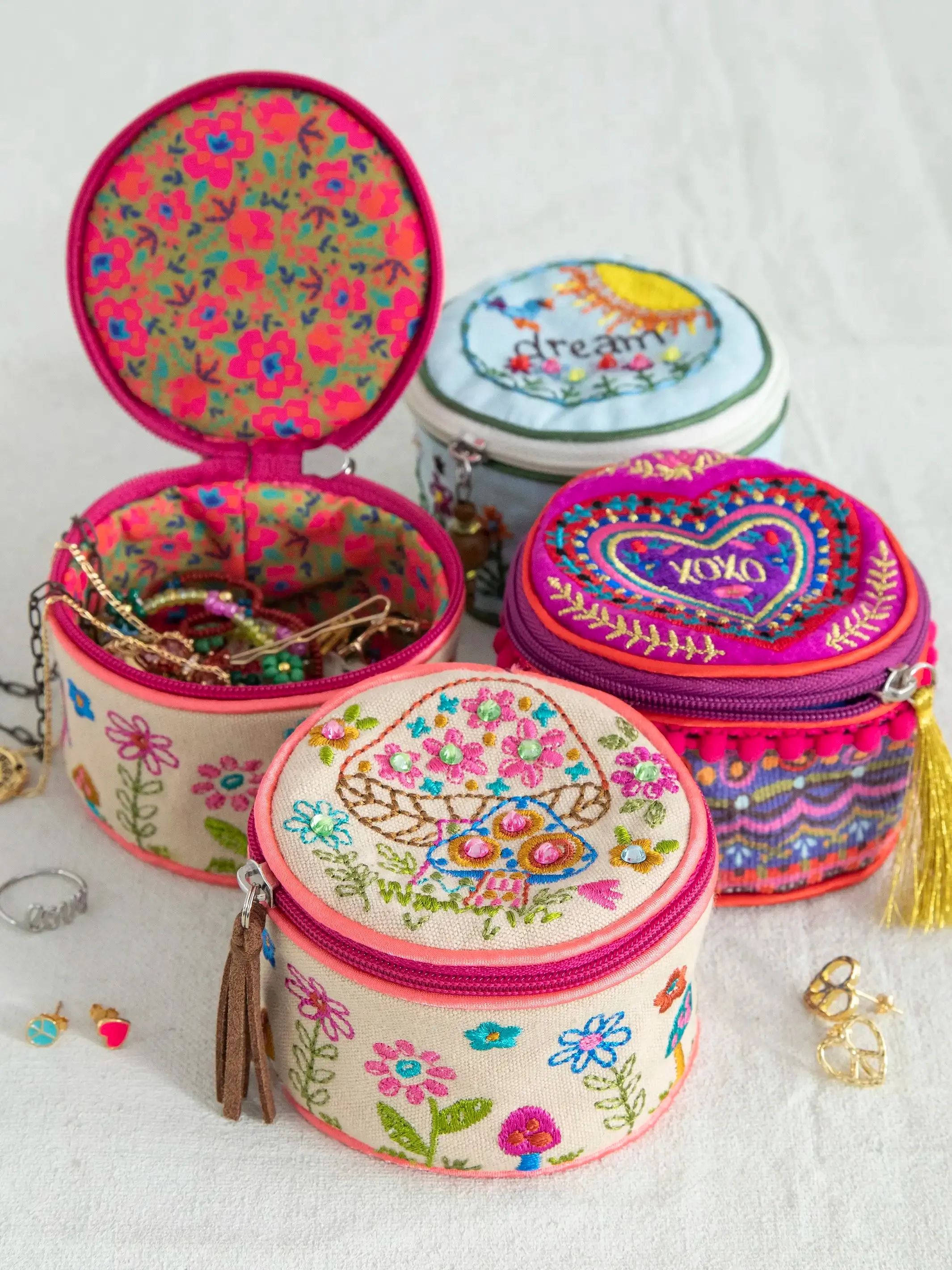 Embroidered Jewelry Case - XOXO