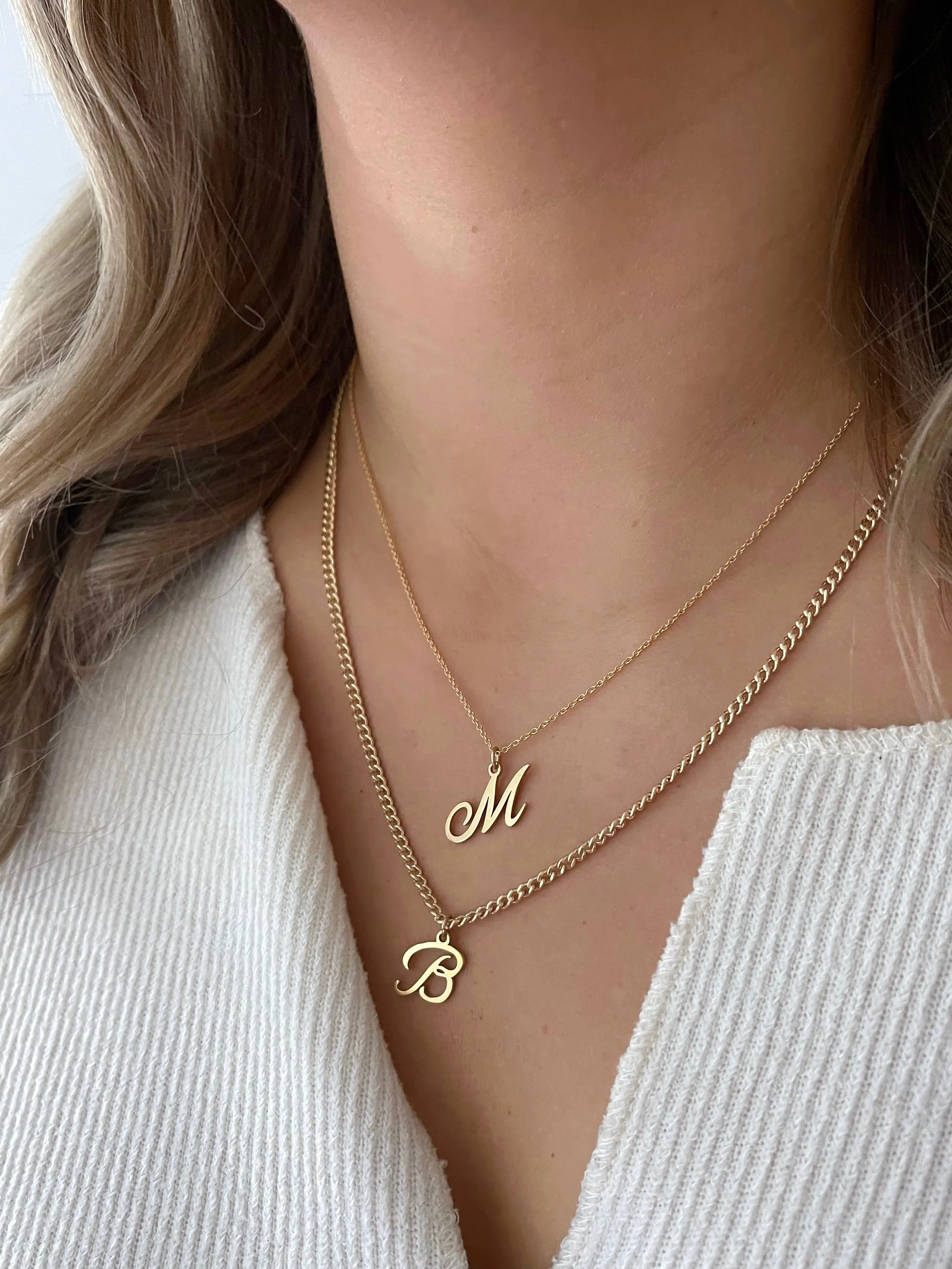 SCRIPT INITIAL NECKLACE