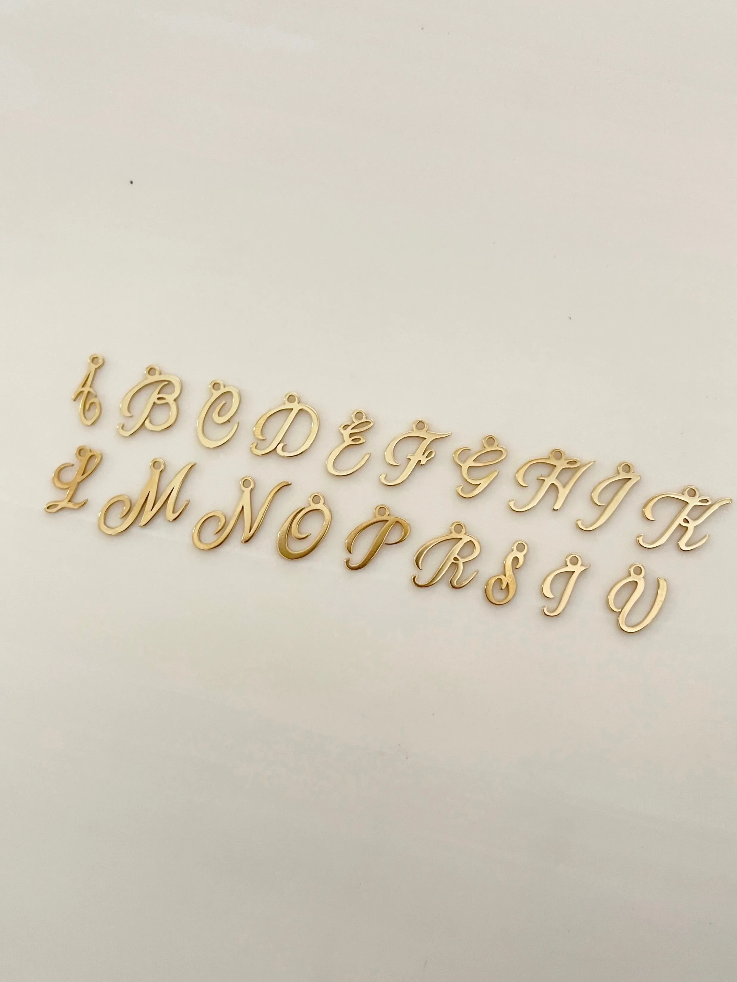 SCRIPT INITIAL NECKLACE